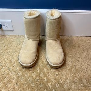 UGG Classic Short II in Sand